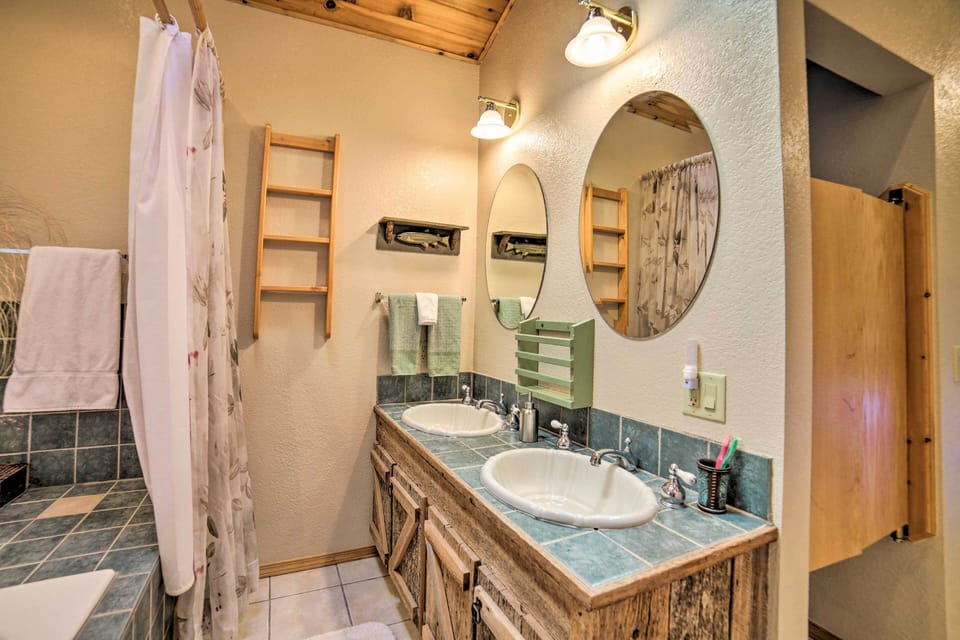 Full Bathroom | Complimentary Toiletries