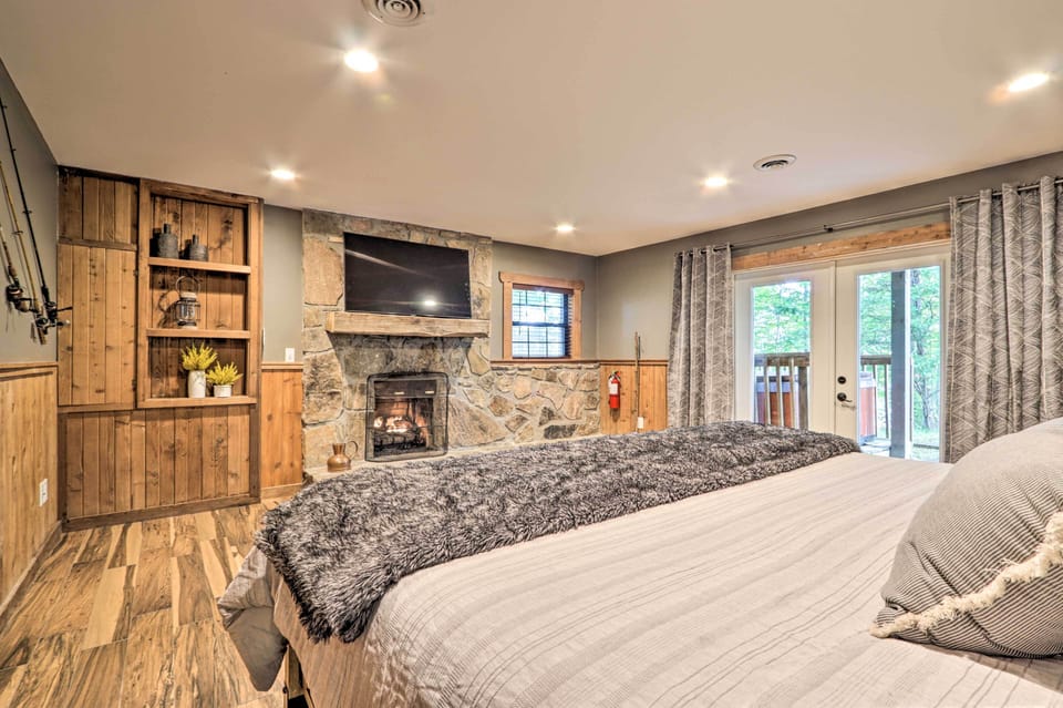 Bedroom 3 | Smart TV | Gas Fireplace