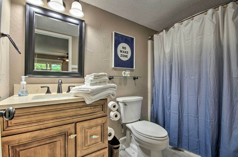 En-Suite Bathroom | Complimentary Toiletries