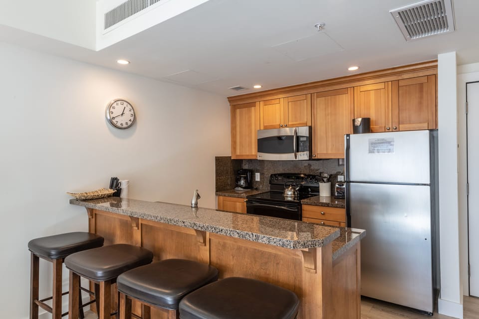 Full kitchen
