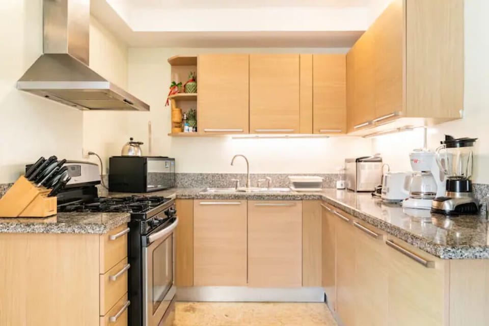 KITCHEN: With stove, fridge, microwave, toaster, fryer 