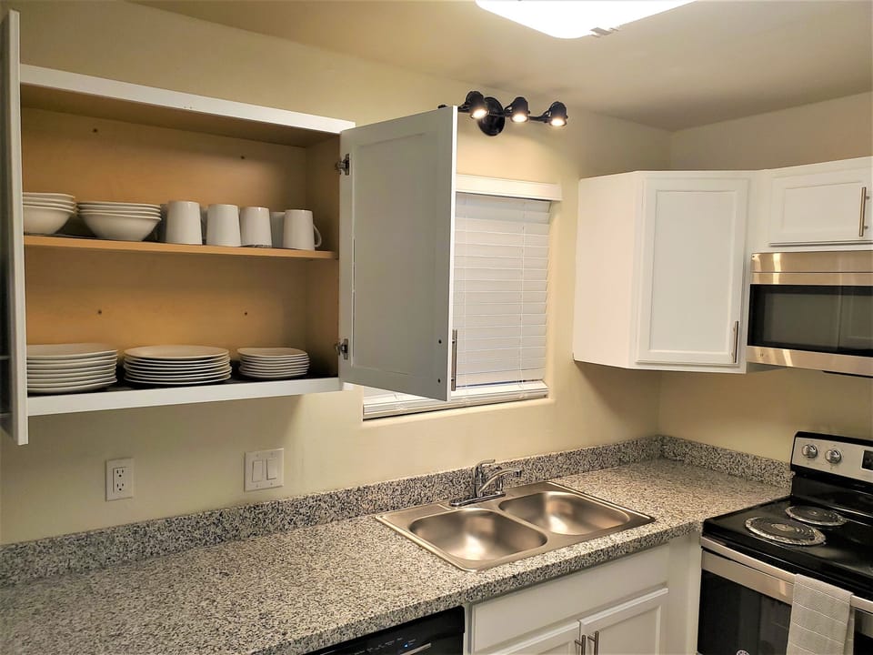 Kitchen - Granite Counters
