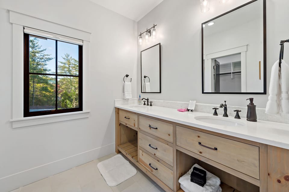 En suite bath with walk-in shower.