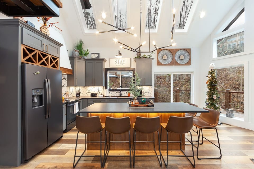 Cabin, 3 Bedrooms | Dining