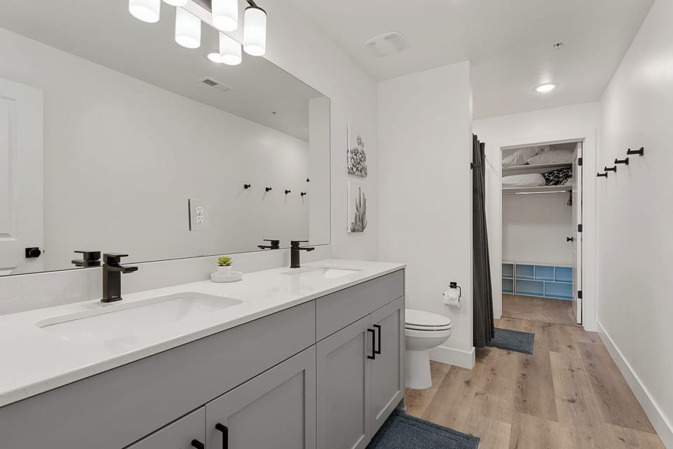 Second Level Master Bathroom