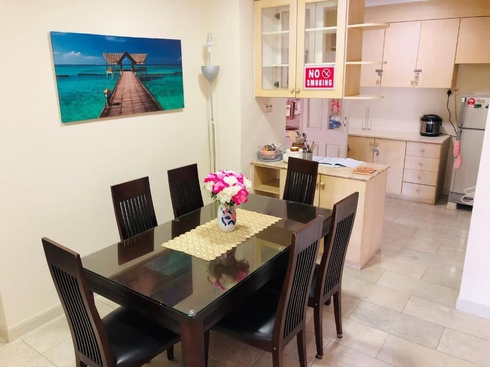 Family Apartment | In-room dining