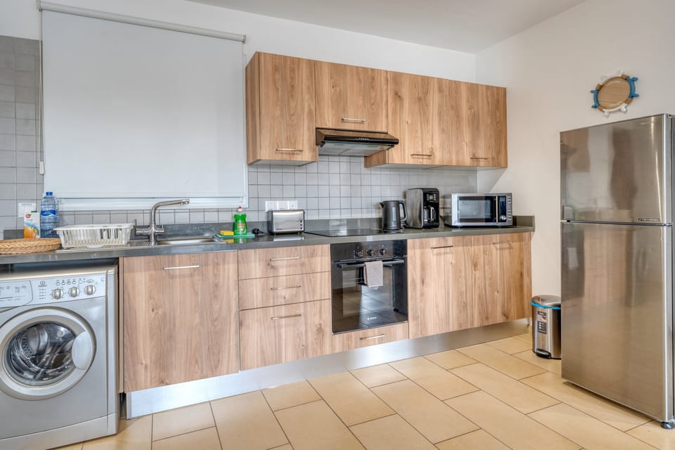 Superior Apartment, 1 Bedroom, Pool View | Private kitchen | Fridge, microwave, oven, stovetop