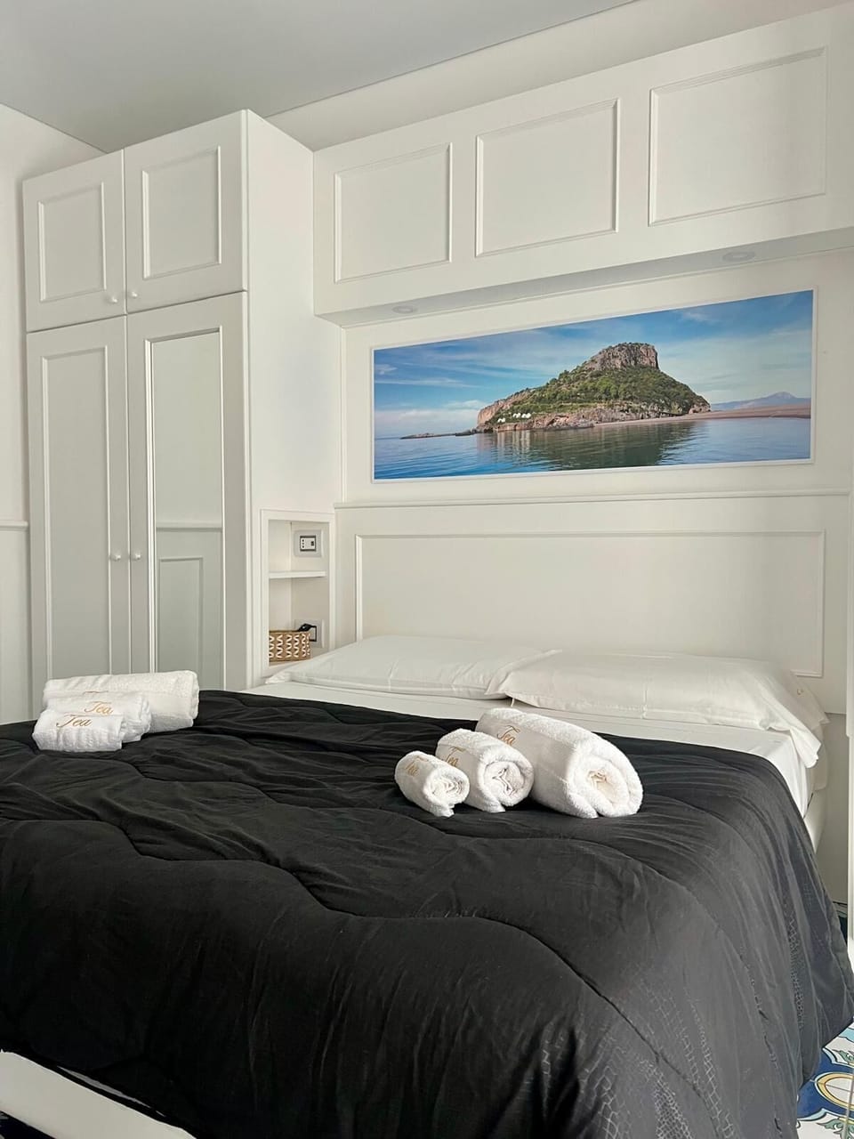 Superior Triple Room | Minibar, desk, free WiFi, bed sheets