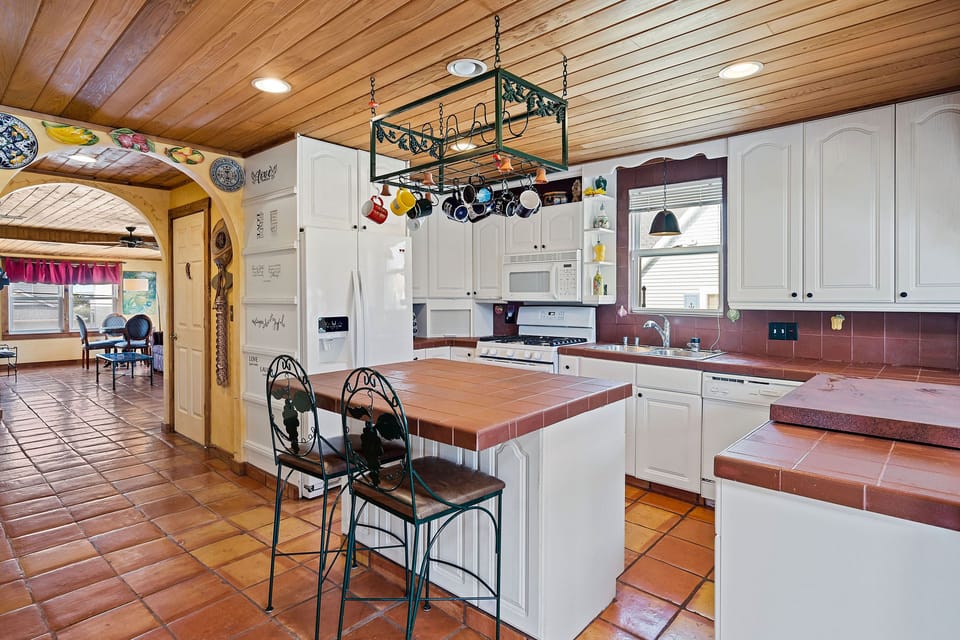 2ND FLOOR CHEF KITCHEN PIC 1