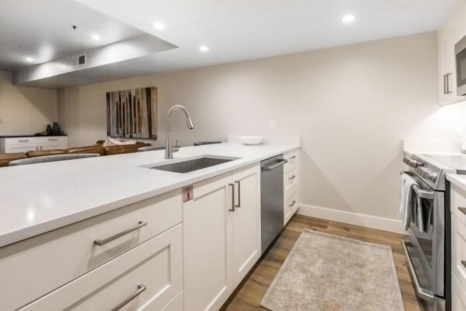 Large functional kitchen with high end appliances