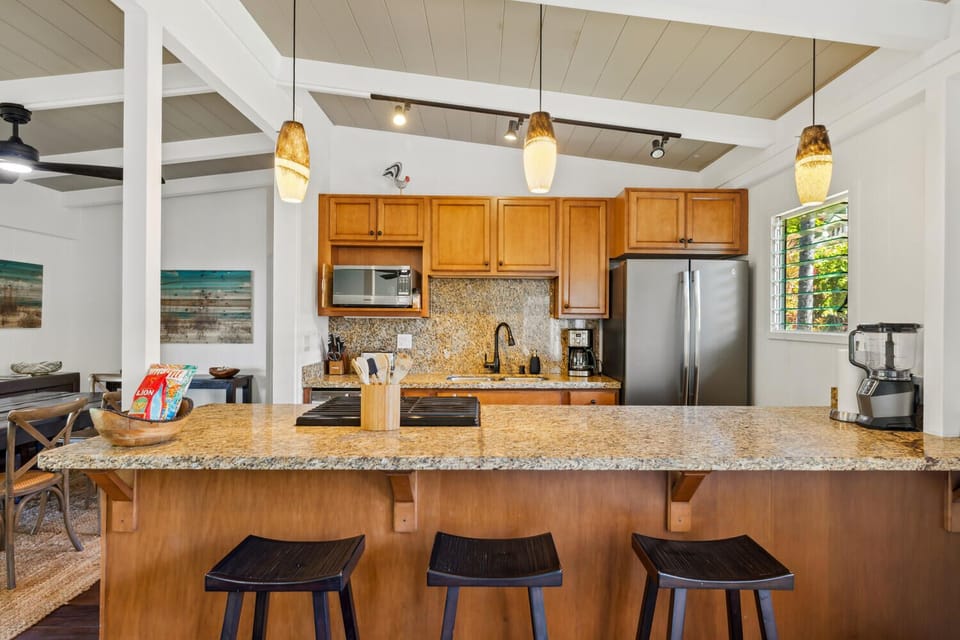Kitchen with bar
