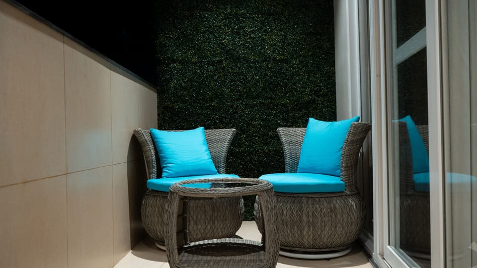 Executive Room | In-room safe, desk, blackout drapes, iron/ironing board