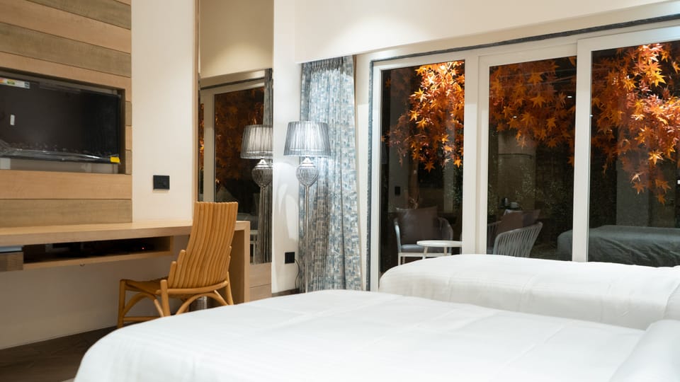 Deluxe Room | In-room safe, desk, blackout drapes, iron/ironing board