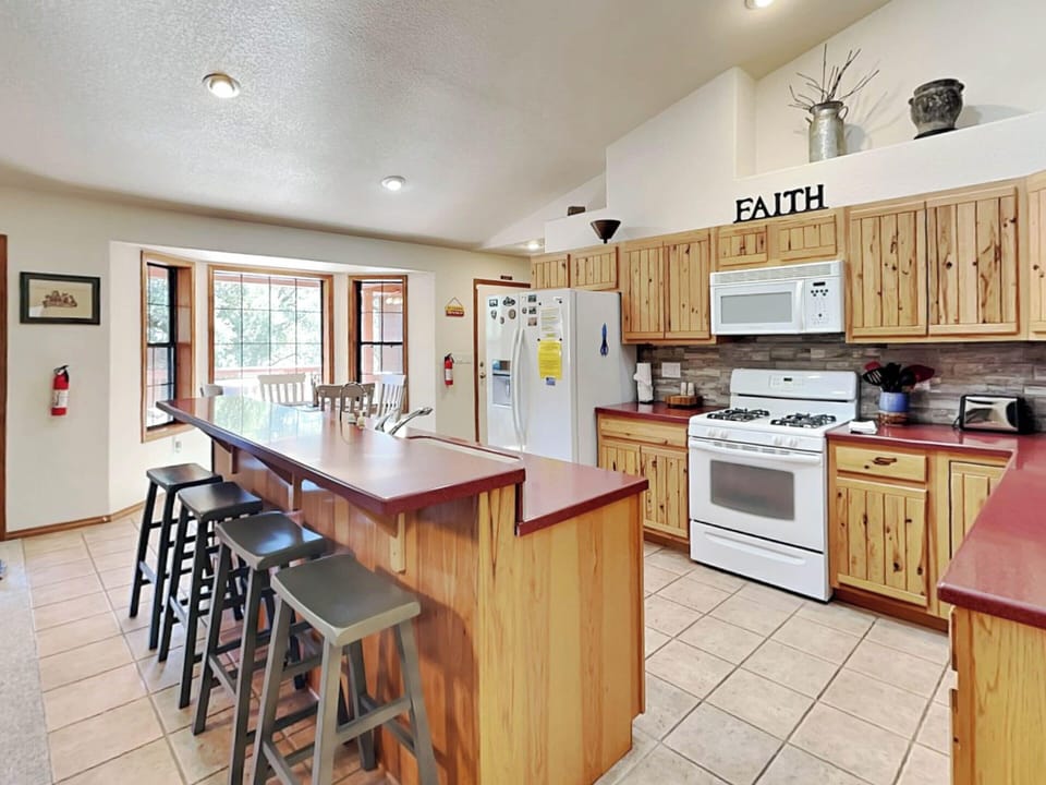 Studio (3 Bedrooms) | Property amenity