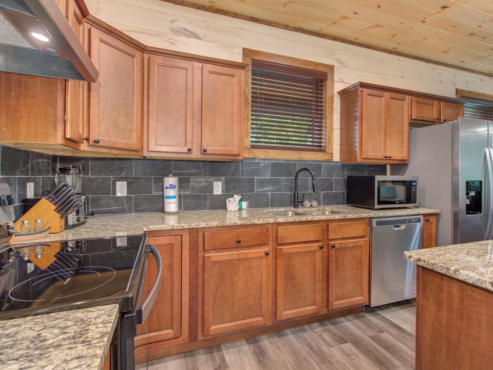 Studio (3 Bedrooms) | Property amenity