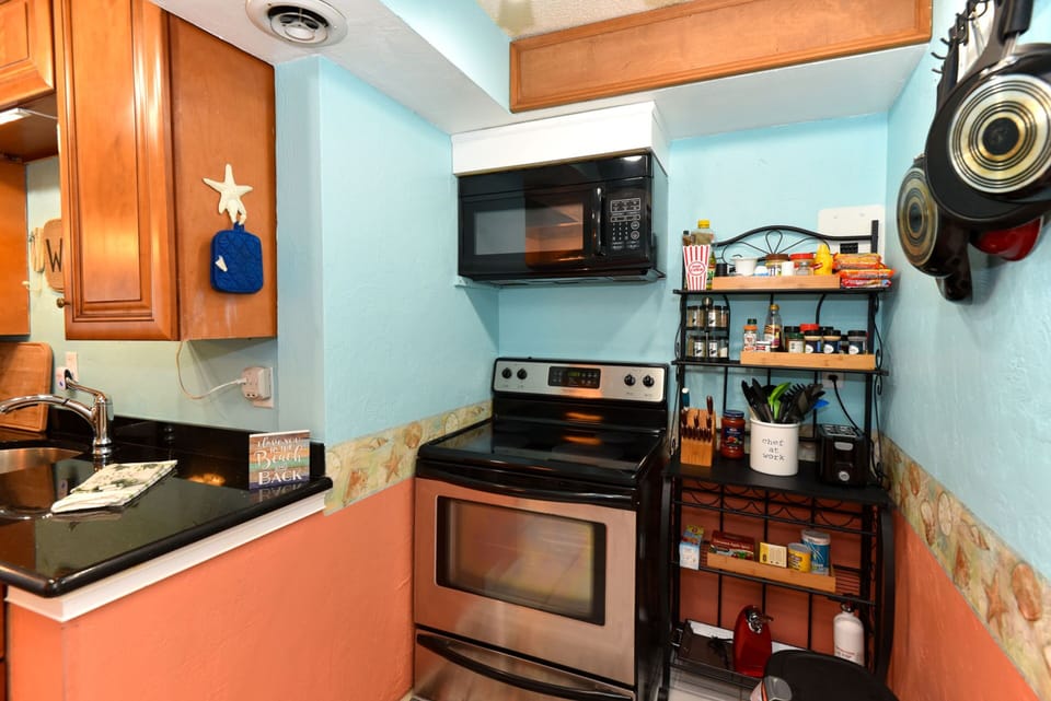FULL EQUIPED KITCHEN