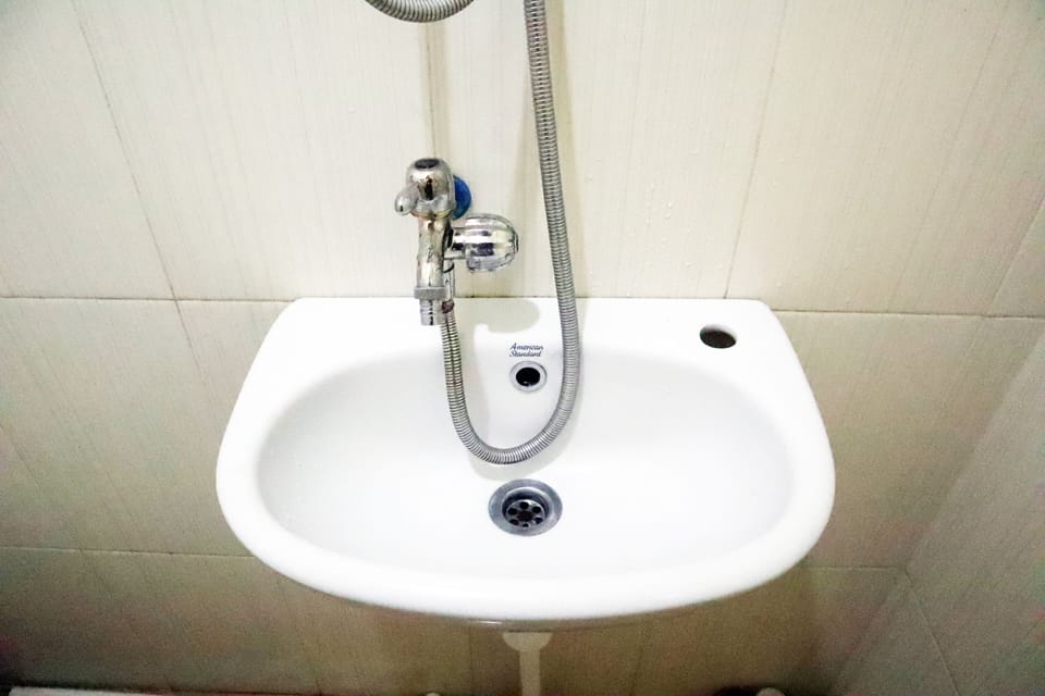 Standard Double Room | Bathroom sink
