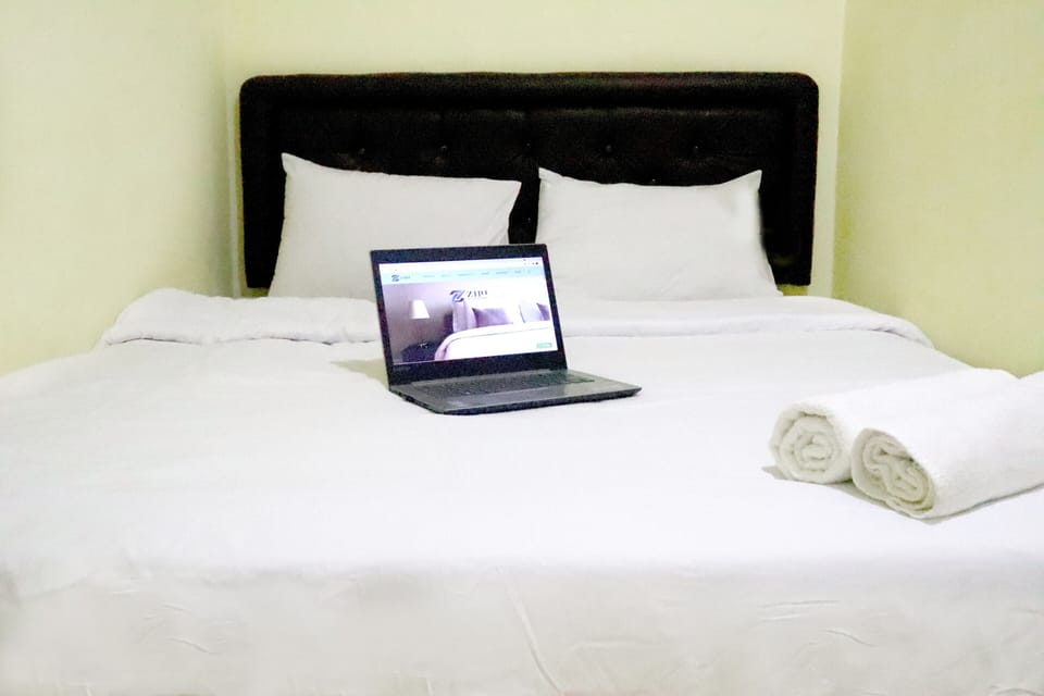 Standard Double Room | Desk, free WiFi, bed sheets