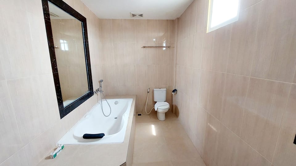 Suite | Bathroom | Free toiletries, slippers, soap, toilet paper