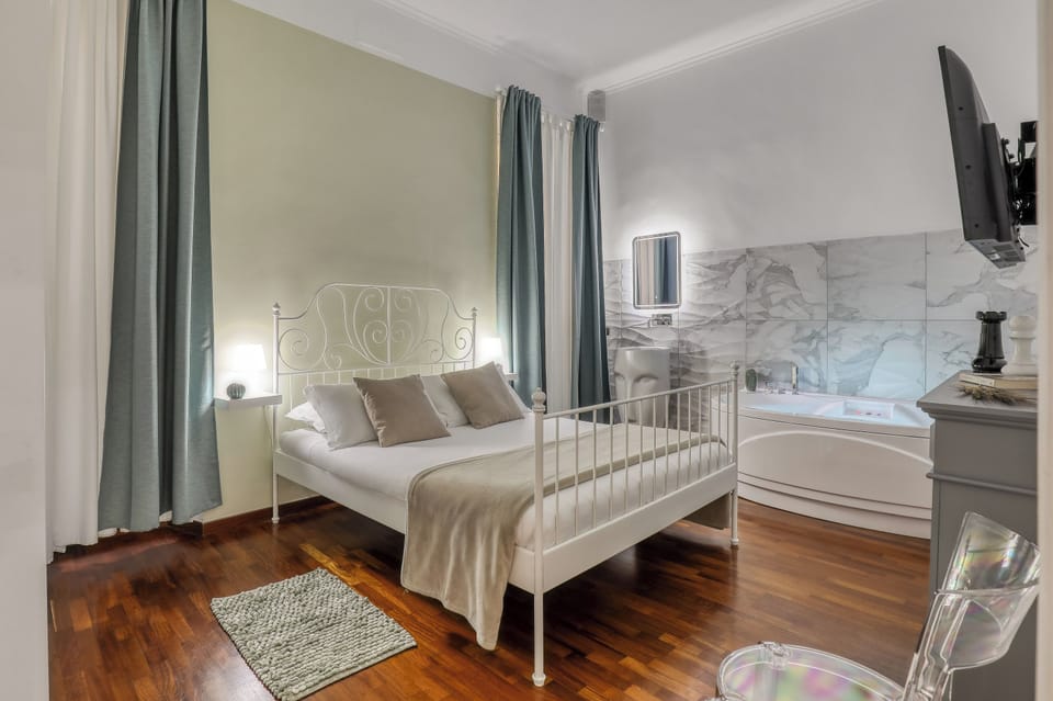 2 bedrooms, travel crib
