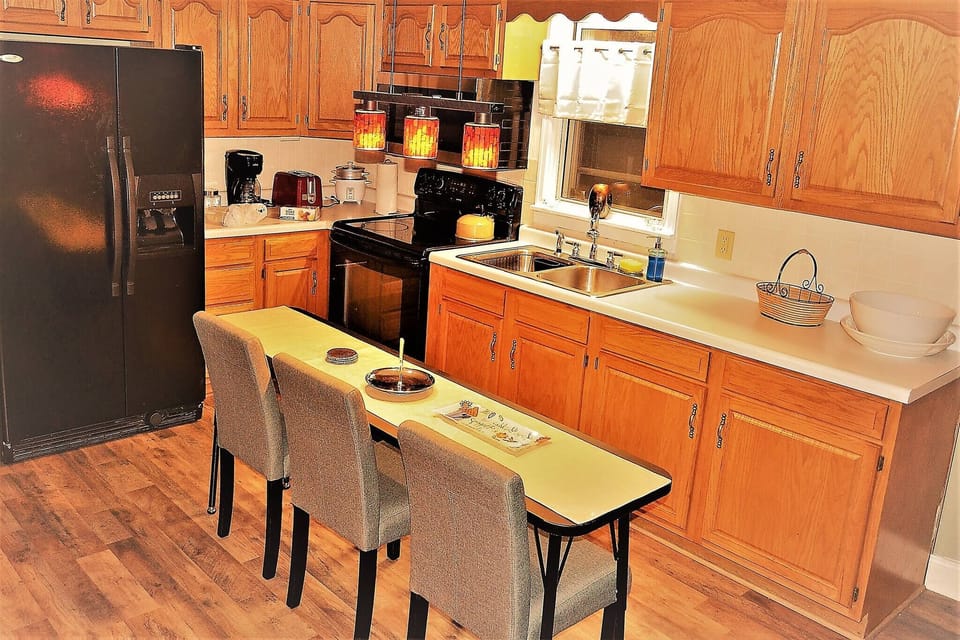 Apartment, 2 Bedrooms, Patio | Private kitchen | Microwave, stovetop, coffee/tea maker