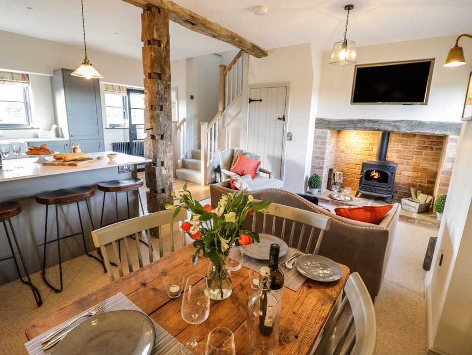Cottage | Private kitchen | Fridge, microwave, dishwasher, electric kettle