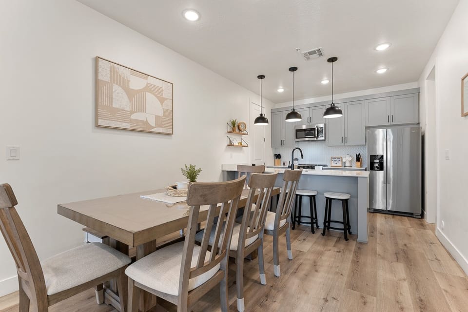 Condo, 3 Bedrooms | Dining