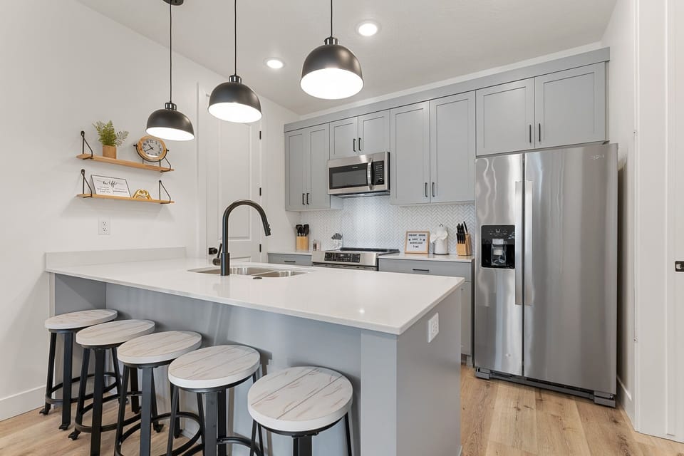 Condo, 3 Bedrooms | Private kitchen | Fridge, oven, coffee/tea maker, electric kettle