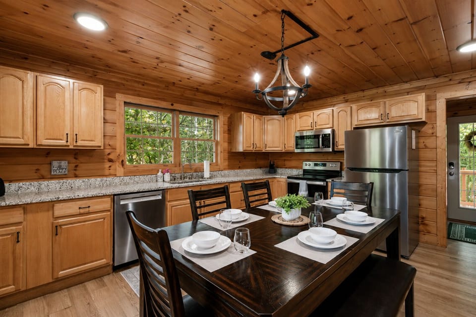 Kitchen with Dining Table