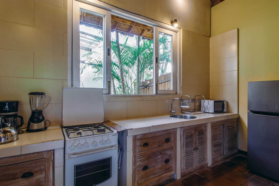 Basic Villa, 2 Queen Beds | Private kitchen | Fridge, oven, stovetop, coffee/tea maker