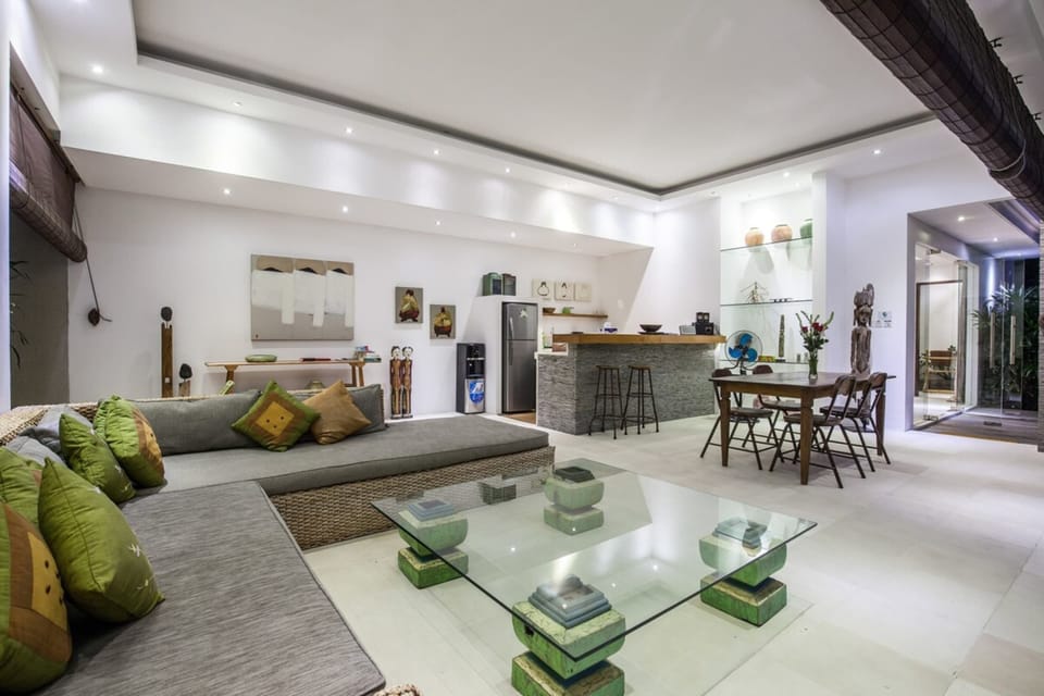 Basic Villa, Multiple Beds | Living room | 32-inch TV with digital channels, streaming services, stereo