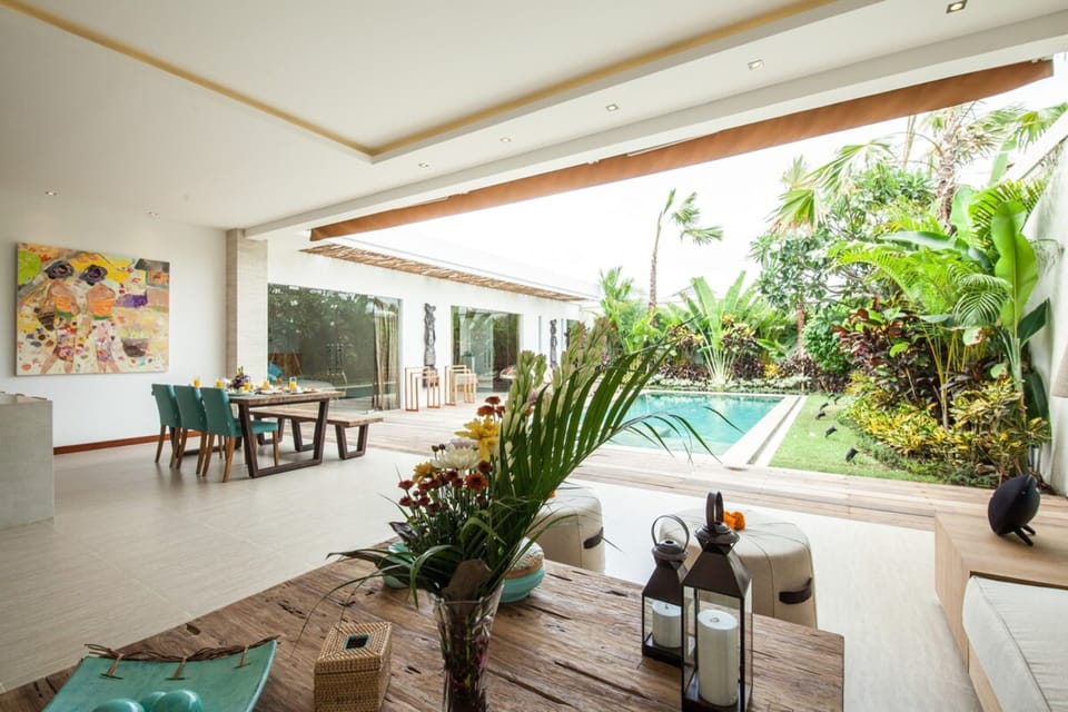 Basic Villa, Multiple Beds | Living area | 32-inch TV with cable channels, Netflix, Hulu