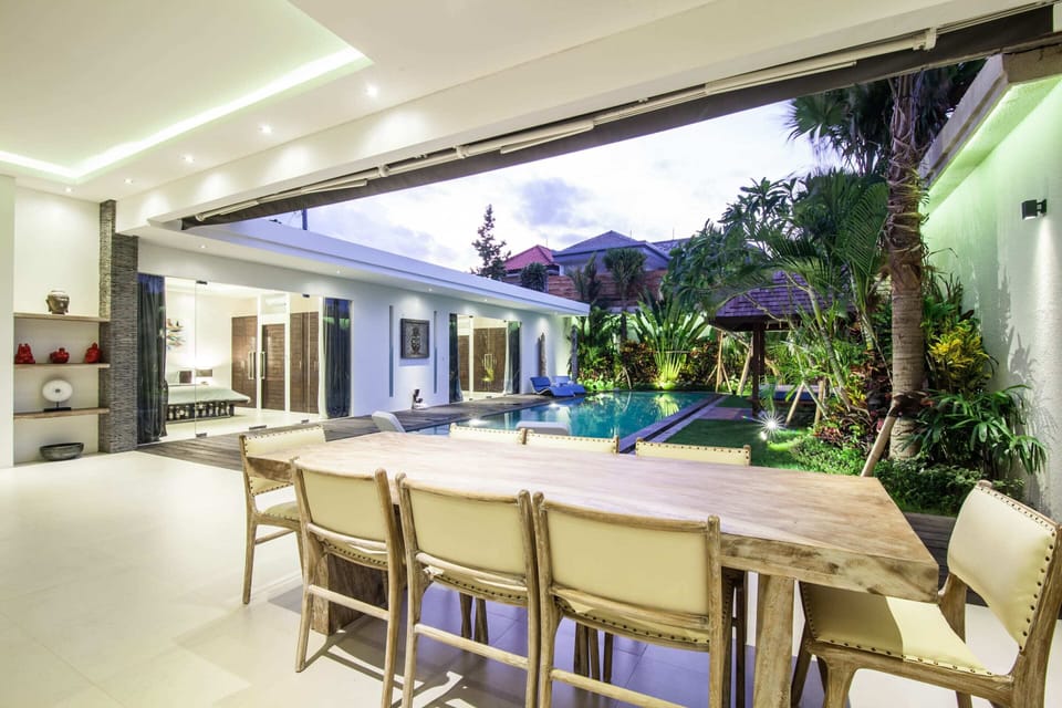 Basic Villa, Multiple Beds | Dining room