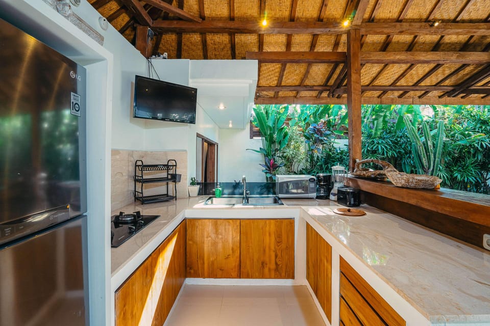 Basic Villa, Multiple Beds | Private kitchen | Fridge, microwave, stovetop, toaster