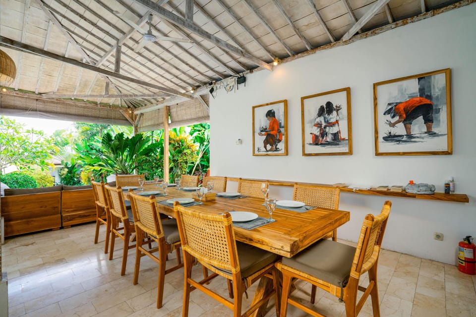 Basic Villa, Multiple Beds | Dining