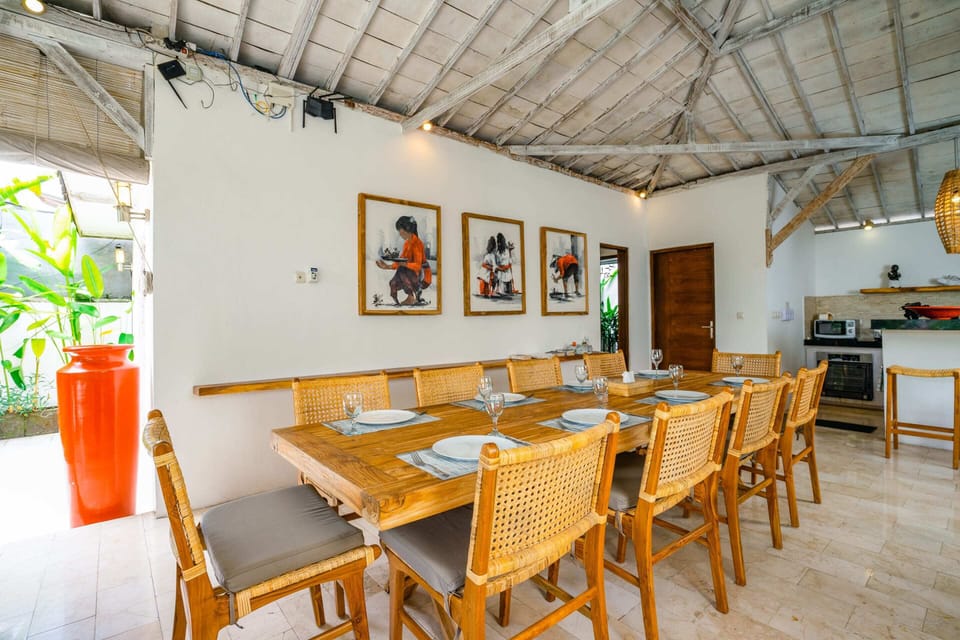 Basic Villa, Multiple Beds | Dining