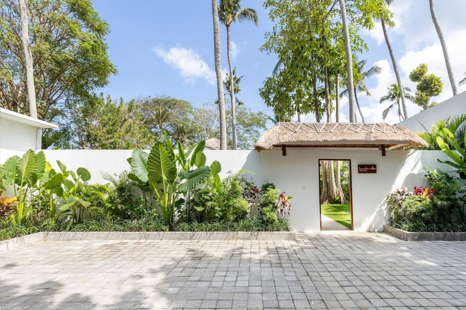 Basic Villa, 1 King Bed | Property grounds