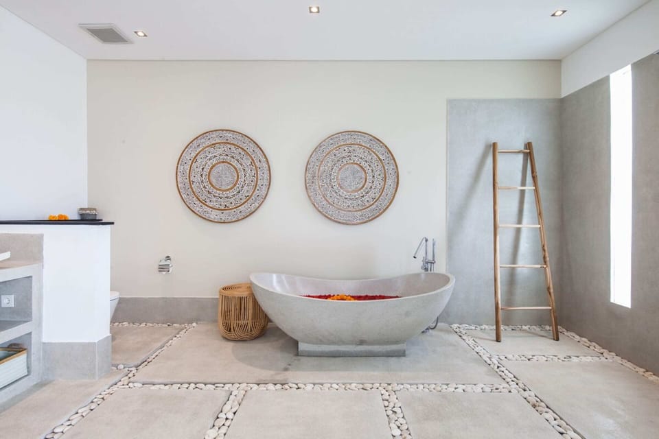 Basic Villa, Multiple Beds | Bathroom | Free toiletries, hair dryer, towels, soap