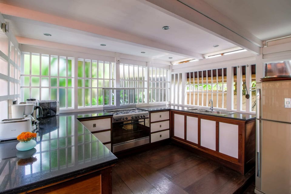Basic Villa, Multiple Beds | Private kitchen | Fridge, microwave, oven, stovetop