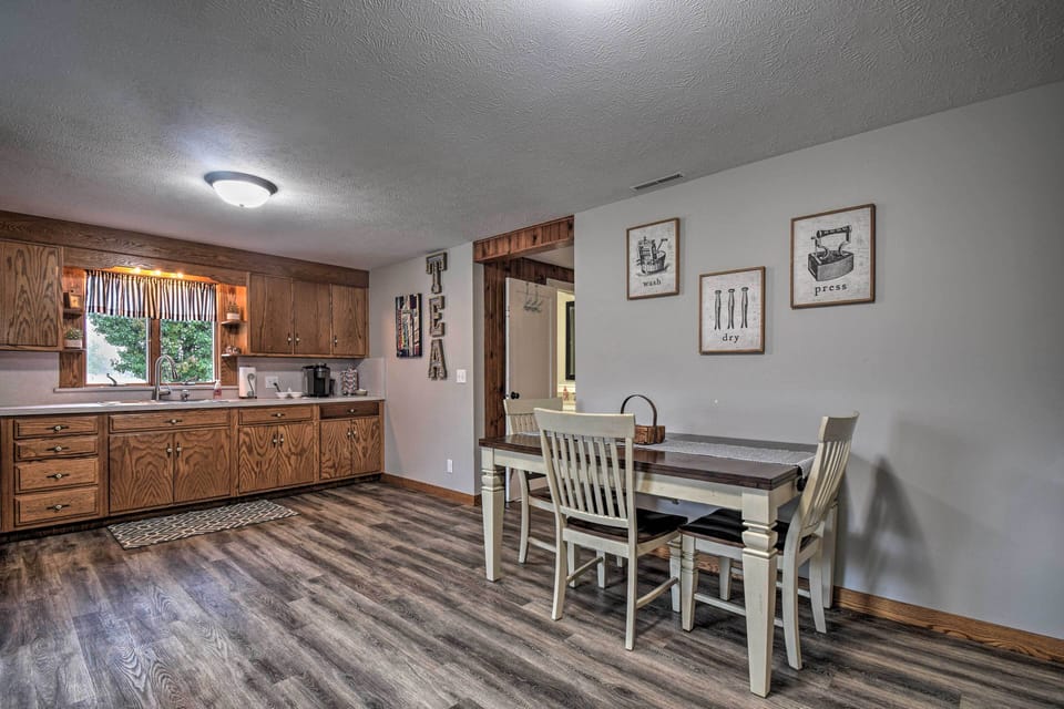 Kitchen | Trash Bags/Paper Towels | Dining Table