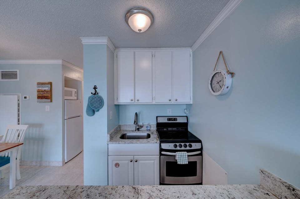 Fully equipped kitchenette.