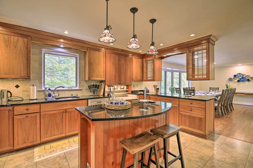 Kitchen | Main Level