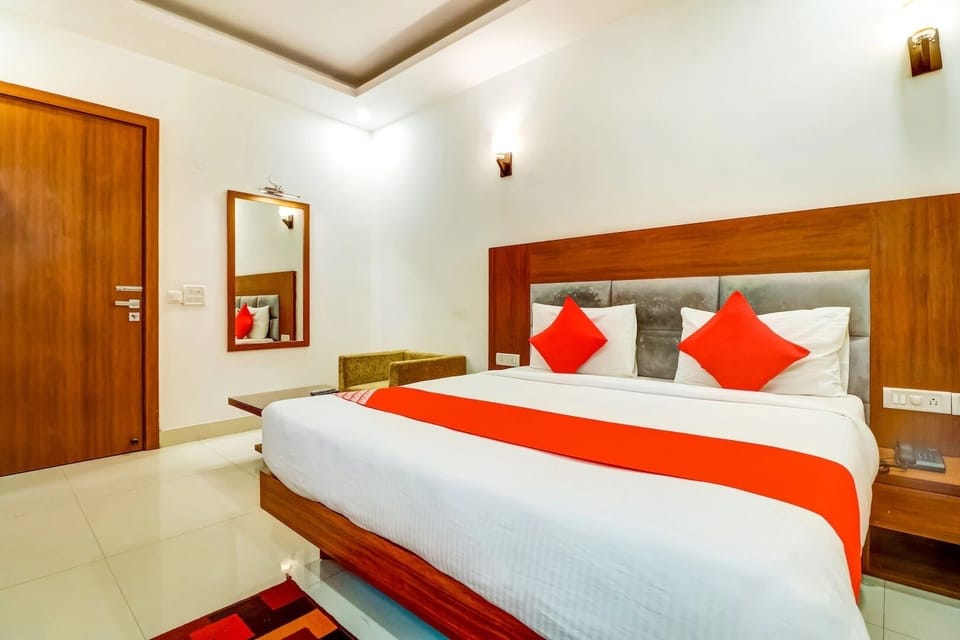 Standard Room | Egyptian cotton sheets, premium bedding, memory foam beds, desk