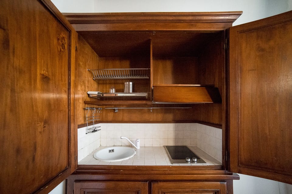 Deluxe Apartment, 1 Bedroom | Private kitchenette | Fridge, stovetop, cookware/dishes/utensils, cleaning supplies
