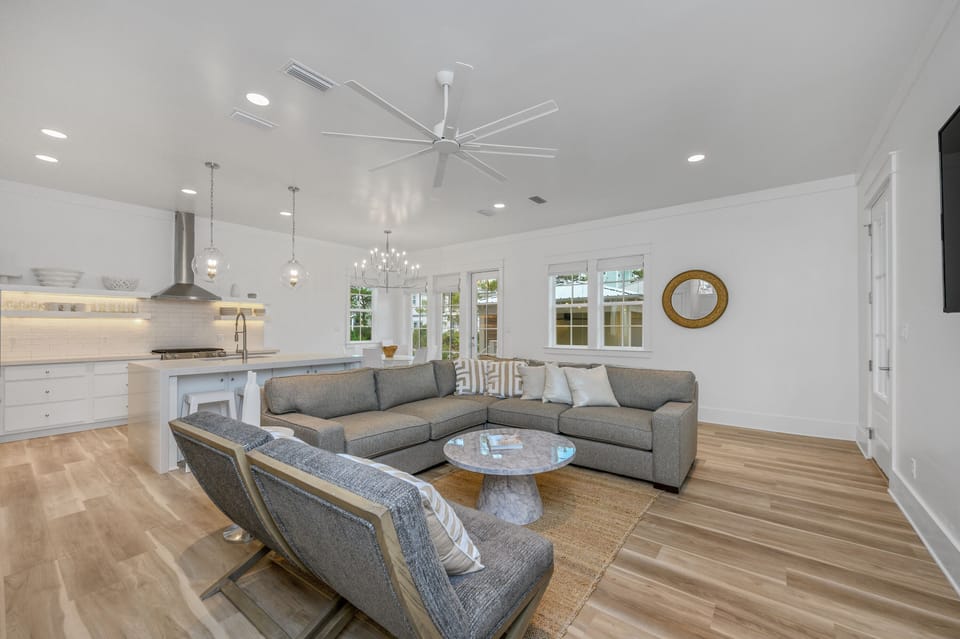 Luxurious open living room floor plan
