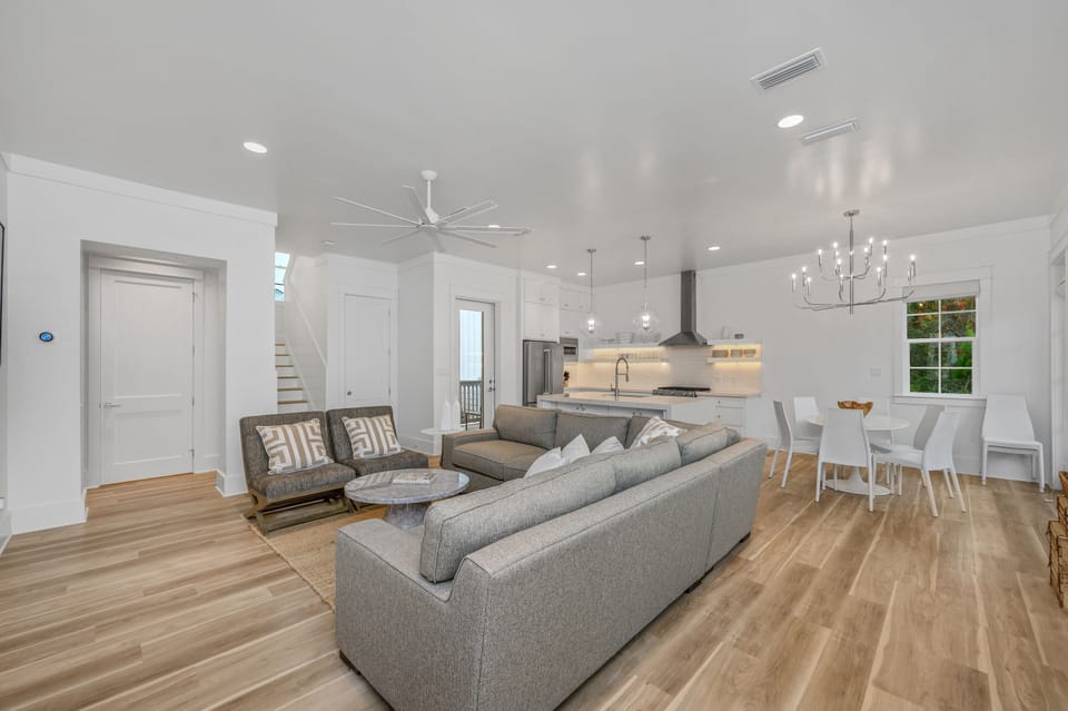 Luxurious open living room floor plan
