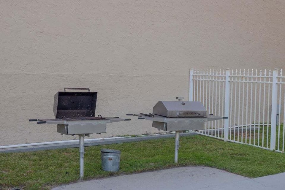 Condo, 2 Bedrooms | Property grounds