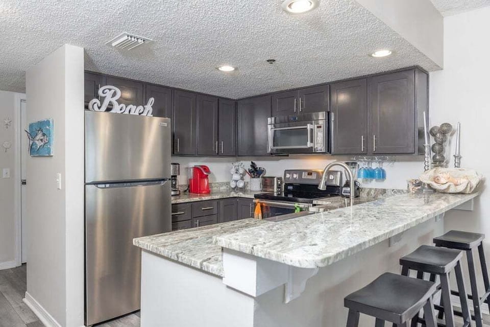 Condo, 2 Bedrooms | Private kitchen | Fridge, oven, coffee/tea maker, toaster