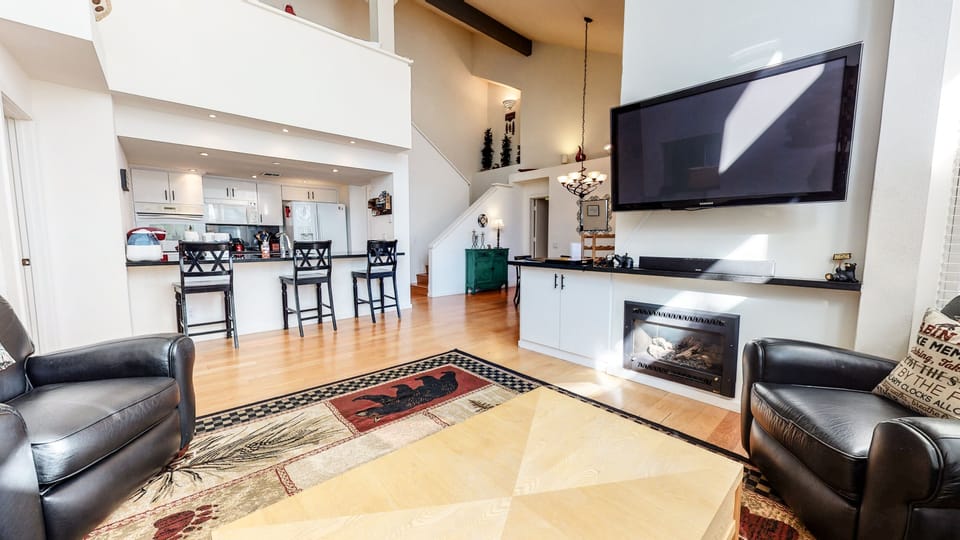 Condo, 2 Bedrooms | Living area | Smart TV