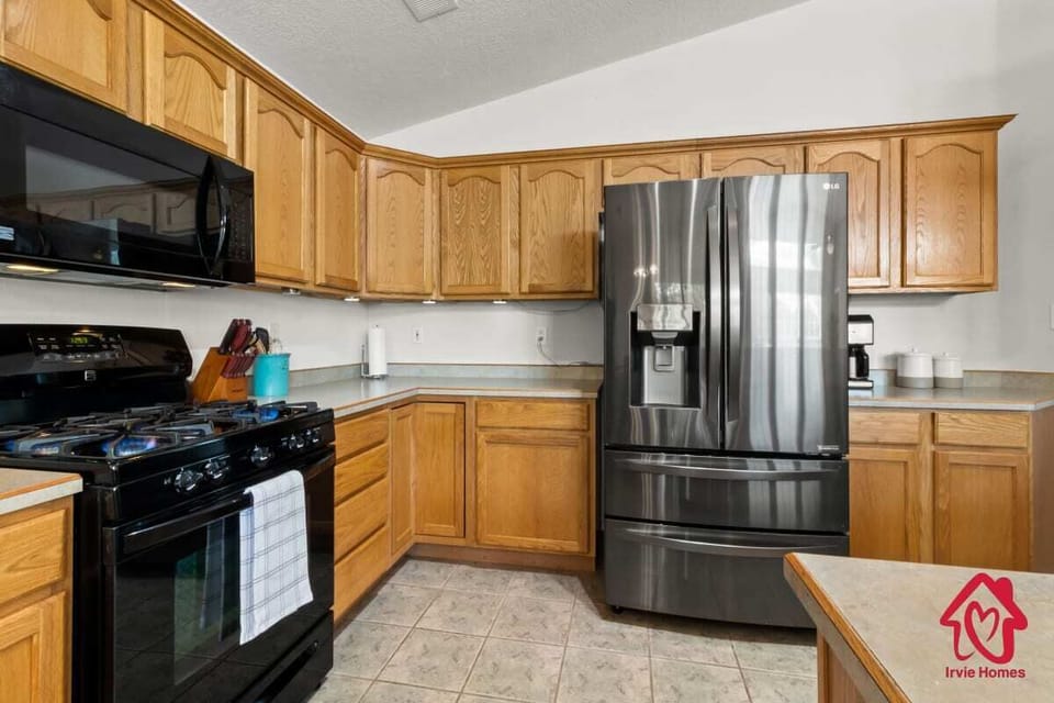 Completely stocked kitchen with all your cooking needs
